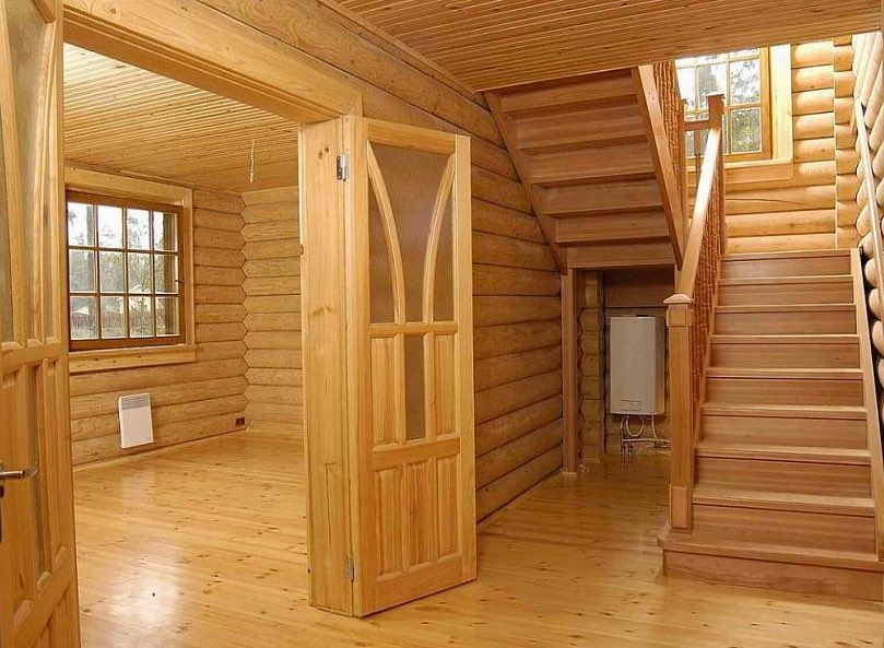 Двухэтажный деревянный дом с чердаком
